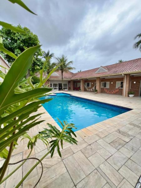 Casa Grande Com Piscina Guaruja